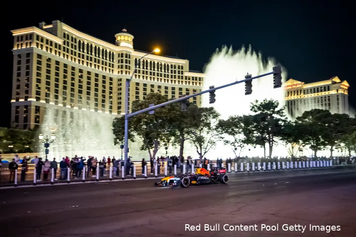 <i>Sergio Pérez werkte eerder dit jaar een showrun af in Las Vegas.</i>