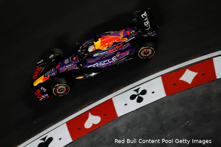 <i>Verstappen met de speciale Red Bull-livery in Las Vegas.</i>
