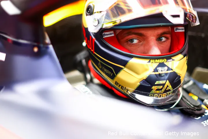 max verstappen red bull racing abu dhabi vt2 rb19 helm 2