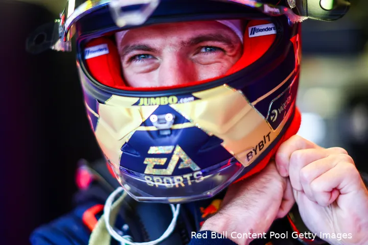 max verstappen red bull racing abu dhabi vt2 rb19 helm 6