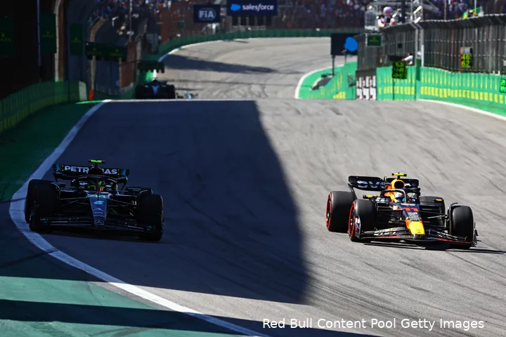 <i>Hamilton reed in de schaduw van de toppers een kansloze race.</i>