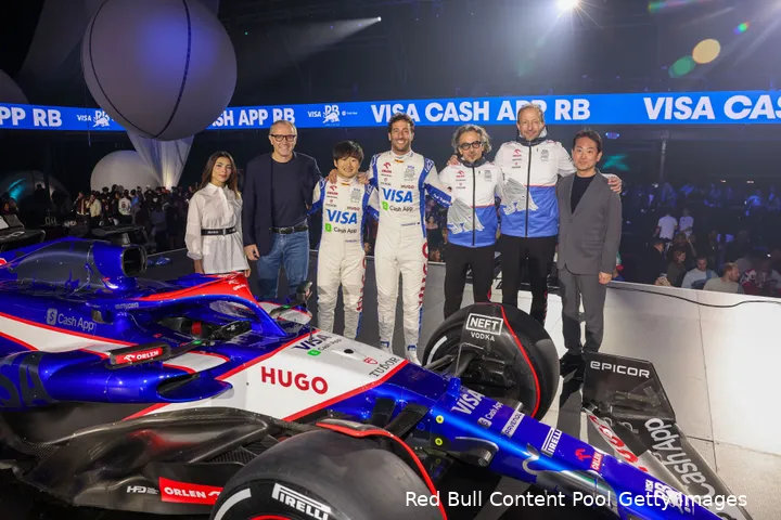 De VCARB01, de auto waarmee Yuki Tsunoda en Daniel Ricciardo ten strijde zullen trekken voor betere klasseringen in 2024.