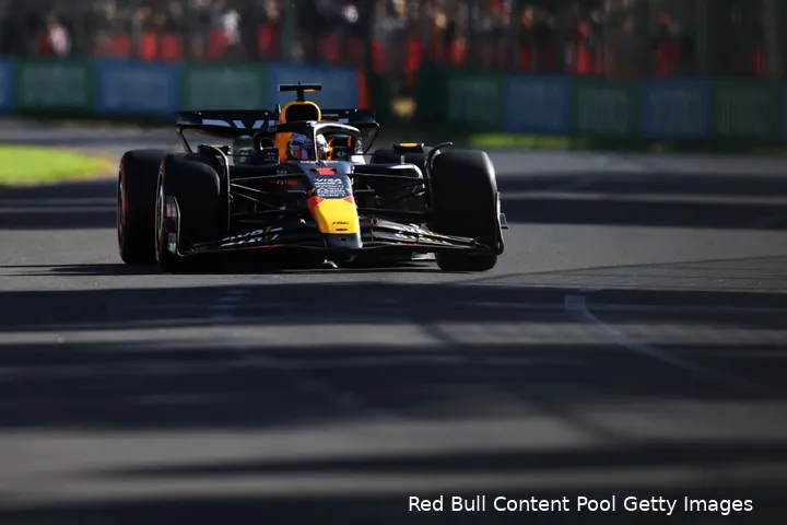 Max Verstappen op weg naar poleposition tijdens de kalificatie voor de Grand Prix van Australië, 2024.