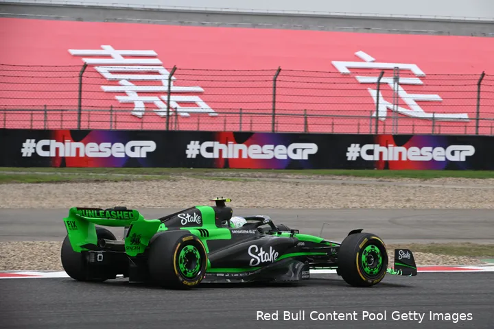 Thuisheld Zhou kon zijn publiek niet trakteren op een race met punten. (Foto: Stake F1 Media)