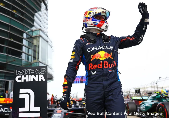 &nbsp;Verstappen 'klaarde de klus moeiteloos' door gemakkelijk naar de overwinning in Shanghai te rijden (Foto: Red Bull Content Pool Getty Images)<br>