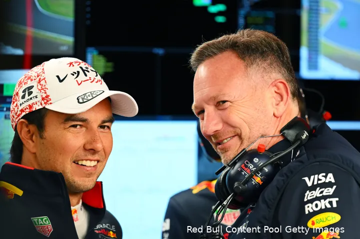 <i>Sergio Pérez (links) presteert prima, maar is het voldoende om de winst naar zich toe te trekken wanneer er dit jaar weer wat fout gaat bij Max Verstappen? (Foto: Red Bull Content Pool/Getty Images)</i>