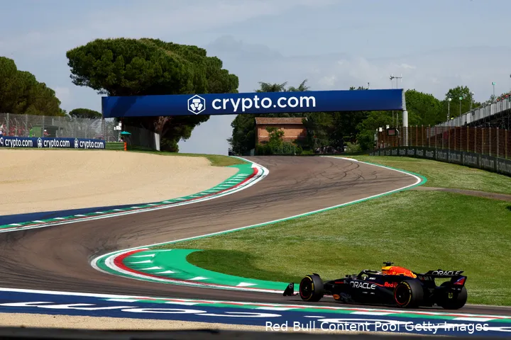 <i>Vooral in Variante Alta had Verstappen het op vrijdag erg lastig.</i>