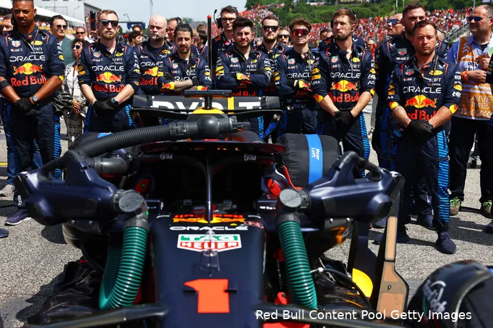 max verstappen imola red bull racing rb20 team monteurs