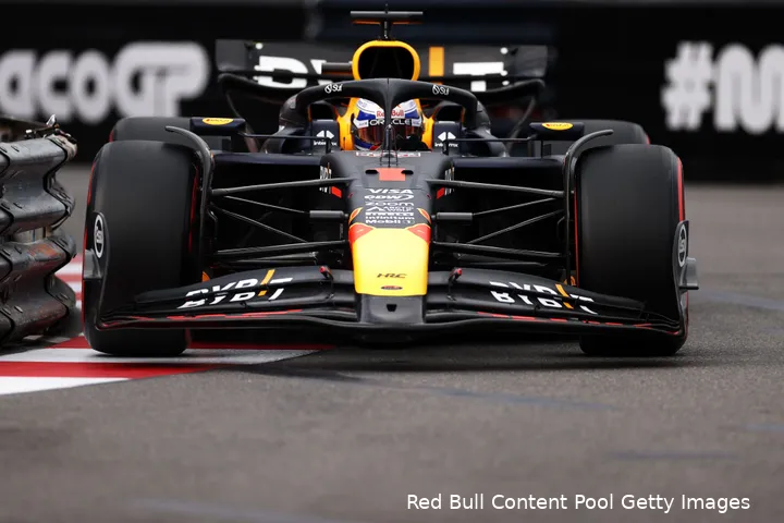 <i>Hier houdt Verstappen enkele millimeters marge.</i>
