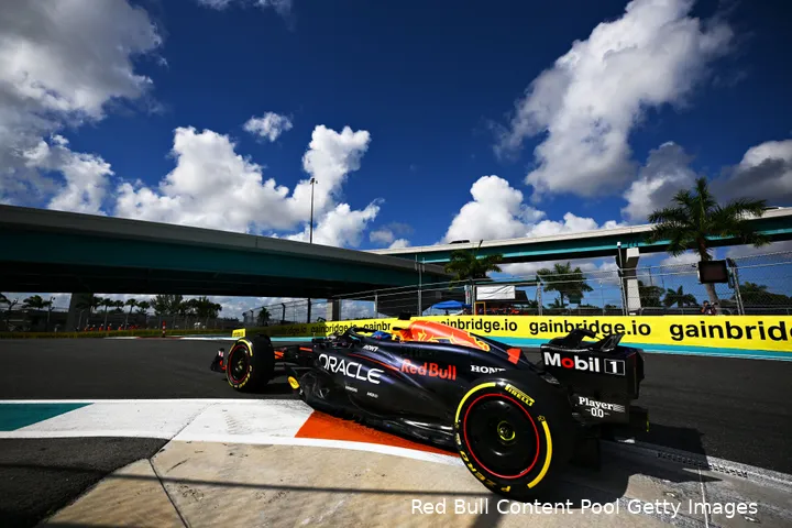 Verstappen tijdens de sprintkwalificatie in Miami. (Foto: Red Bull Content Pool/Getty Images).