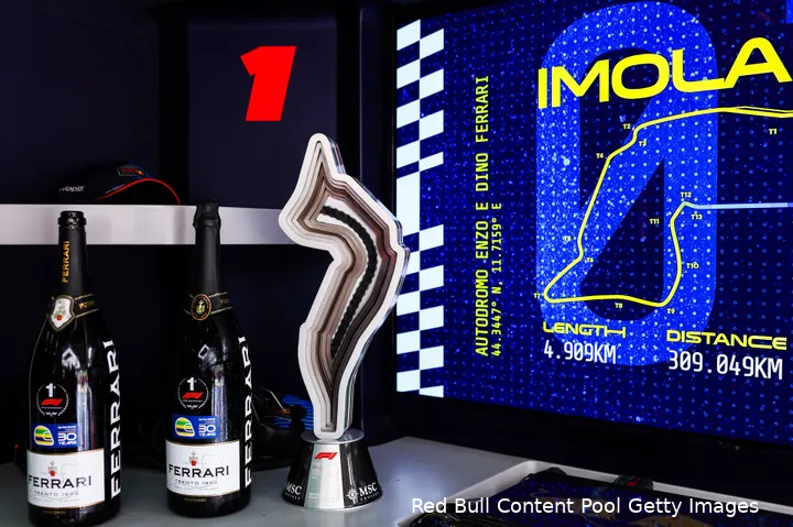 max verstappen win red bull racing imola 2024 juich 2 bekers