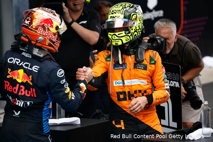 max verstappen lando norris handen spanje blij