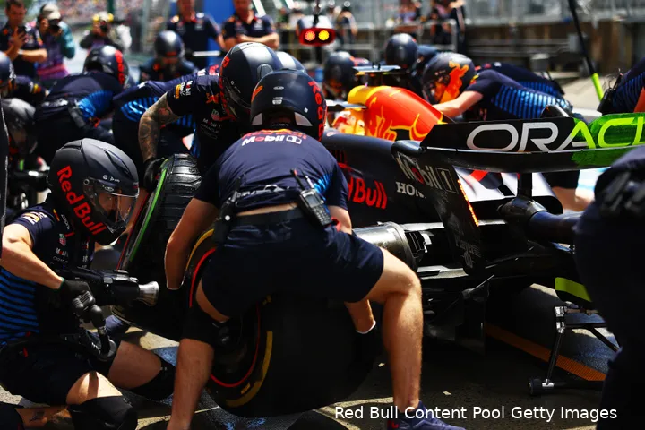 De pitstops van Red Bull gaan over het algemeen perfect, maar die ene keer in Oostenrijk niet.