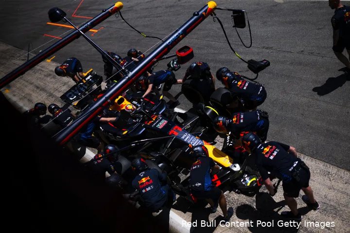 Pérez heeft in de afgelopen drie races slechts vier punten gescoord. (Foto: Red Bull Content Pool/Getty Images).