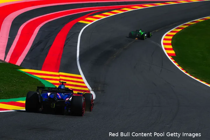 Hinchcliffe steekt de loftrompet voor Ricciardo.