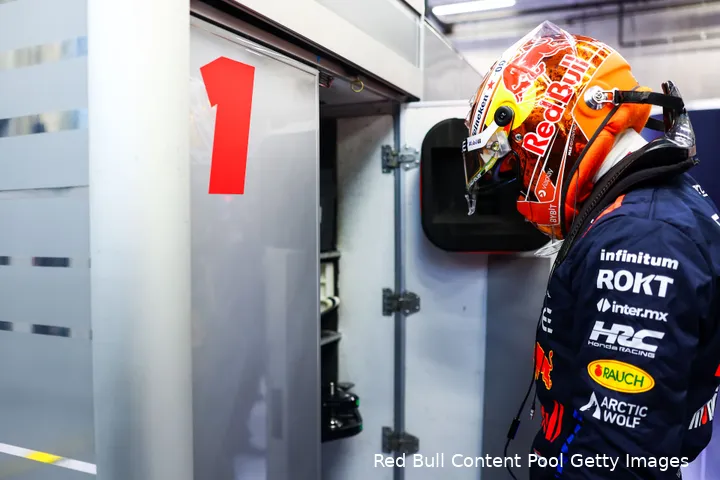 Simracen is voor Verstappen een ontspanning.