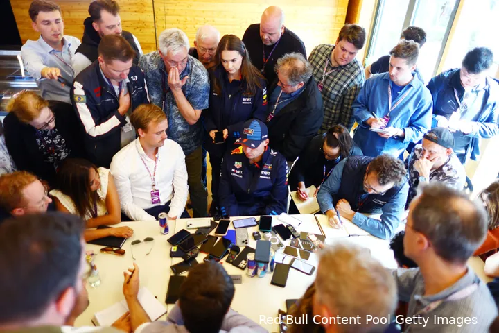 Het was een drukke mediadag voor Verstappen.