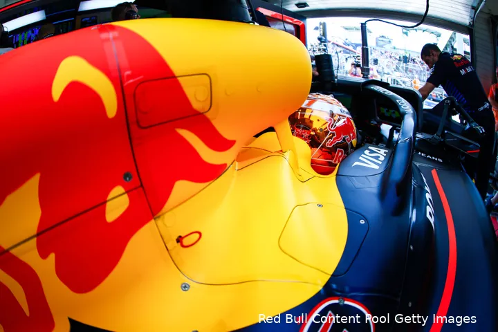 max verstappen red bull racing rb20 hongarije 2024 1 cockpit
