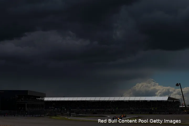 max verstappen silverstone groot brittannie engeland livery 13 donkere wolken regen