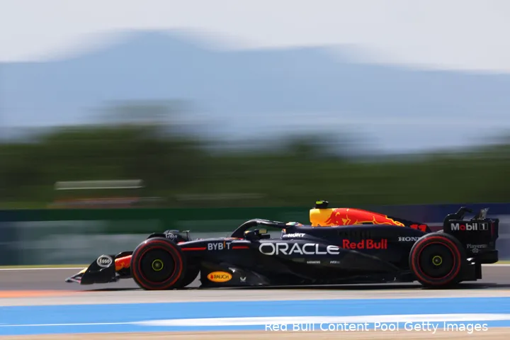 sergio perez red bull racing rb20 hongarije 2024 18