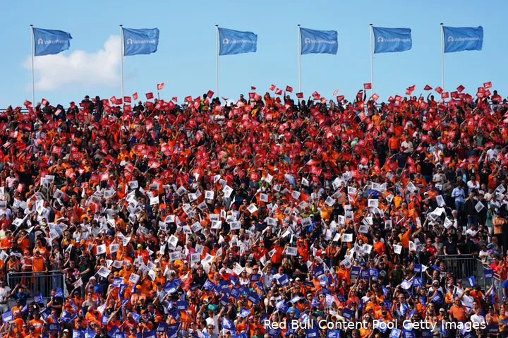 Voor een zee van Verstappen-fans pakte Norris de overwinning. (Foto:&nbsp;Red Bull Content Pool Getty Images)