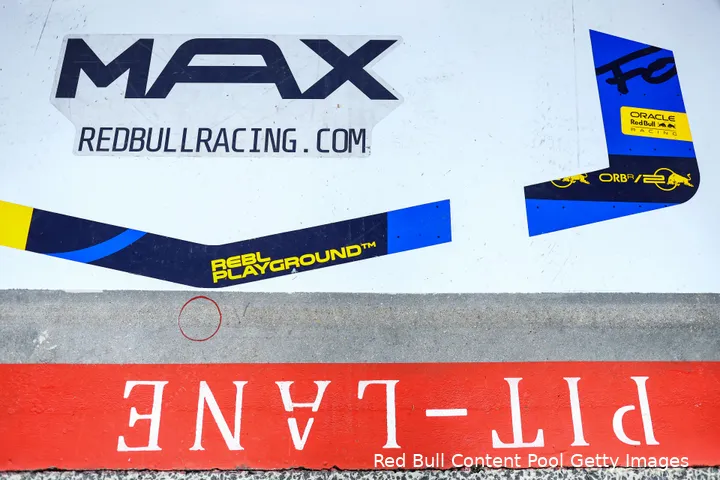 max verstappen pitbox logo
