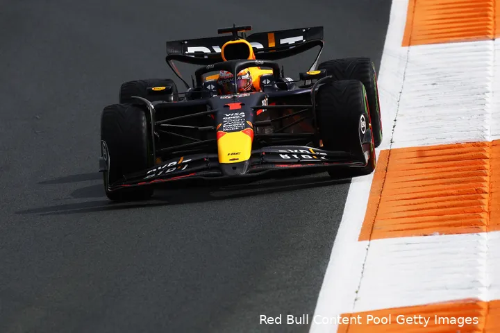 <i>Verstappen zal op zaterdag vermoedelijk weer regenbanden nodig hebben.</i>