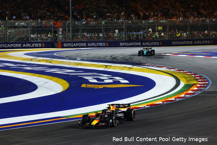 Verstappen in actie in Singapore.