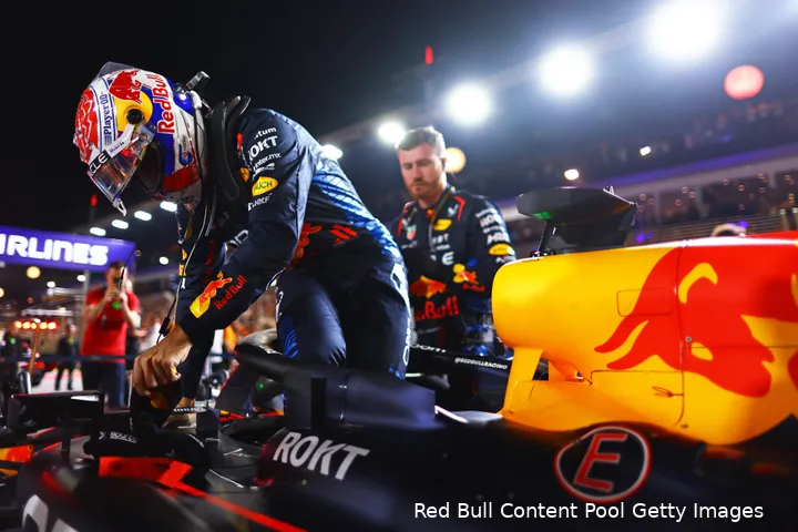 Verstappen maakte zich op voor een warme, vochtige race in Singapore.
