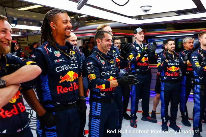 max verstappen cota zaterdag sprintrace 2024 redbullacing rb20 monteurs