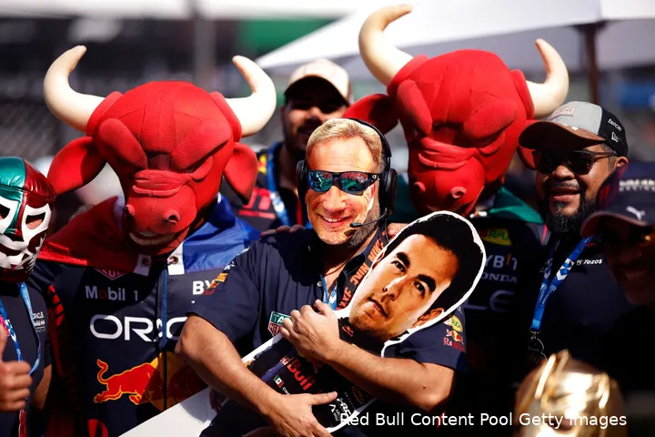 <i>Sergio Pérez heeft veel commerciële waarde voor Red Bull. De Grand Prix van Mexico is jaarlijks dan ook zeer druk. (Foto: Red Bull Content Pool/Getty Images)</i>