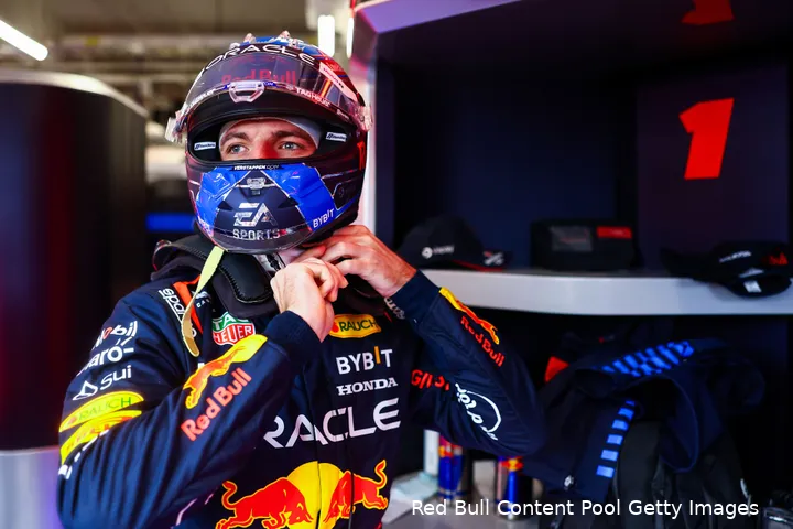 Verstappen bekommert zich niet om het commentaar van anderen.