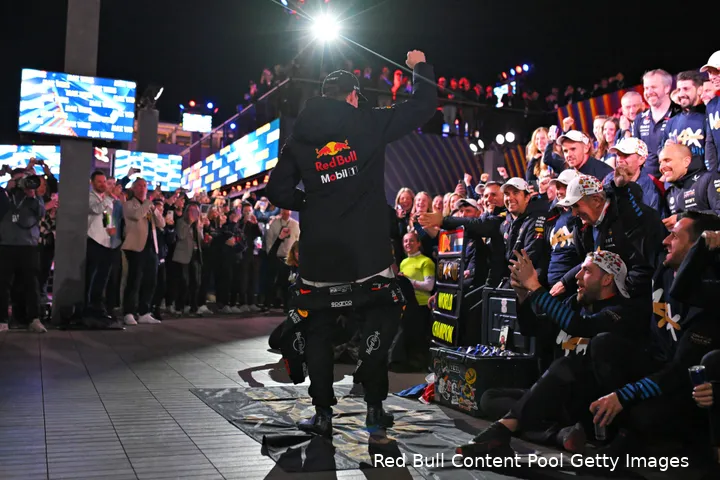 Verstappen na het winnen van zijn vierde wereldtitel.&nbsp;