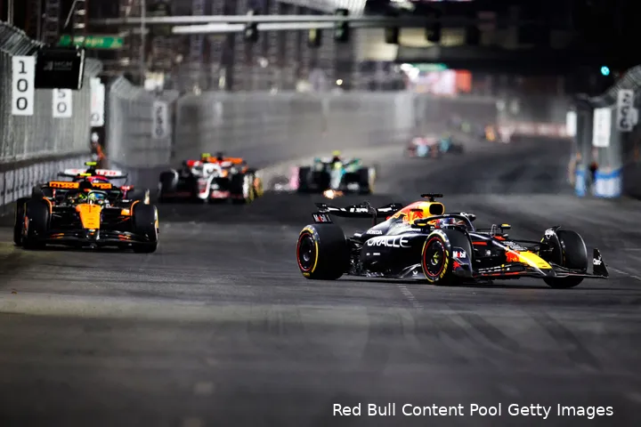 <i>Verstappen hield Norris de hele race achter zich.</i>