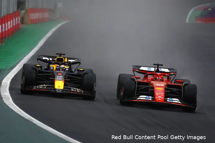 Verstappen in gevecht met Charles Leclerc.