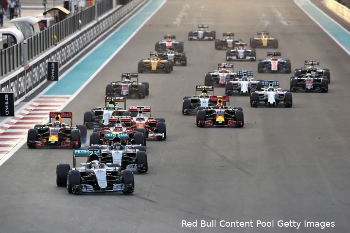 2016 abu dhabi start nico rosberg lewis hamilton max verstappen nico hulkenberg