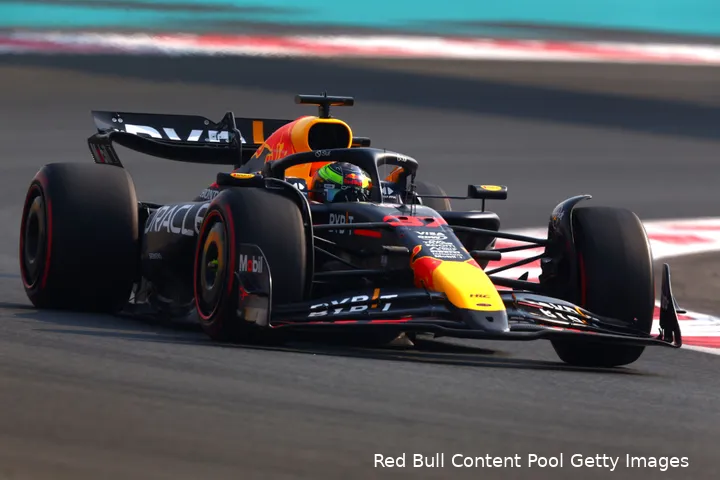 <i>Hadjar reed in de RB20 van Verstappen.</i>