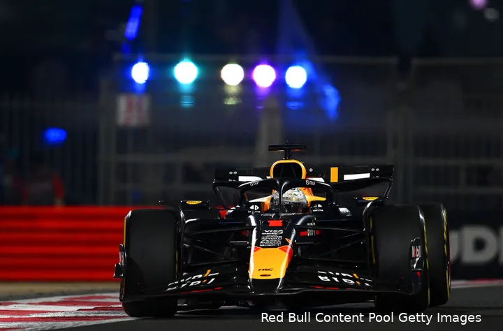 max verstappen helm red bull racing abu dhabi zaterdag rb20 121