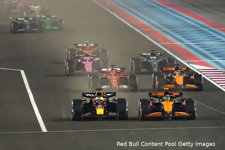 max verstappen lando norris qatar rb20 12 herstart 3