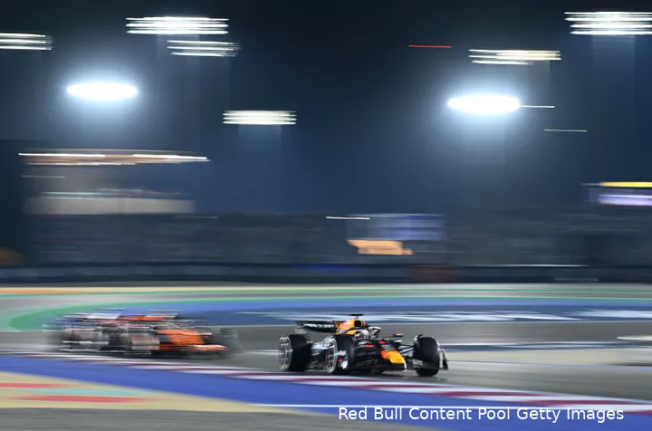 Verstappen gaf de leiding in de wedstrijd na de eerste ronde niet meer uit handen.