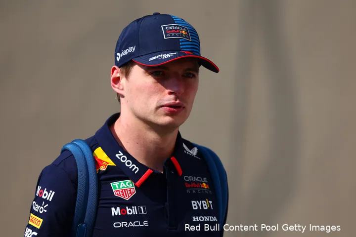 max verstappen pet abu dhabi vrijdag 2024 1