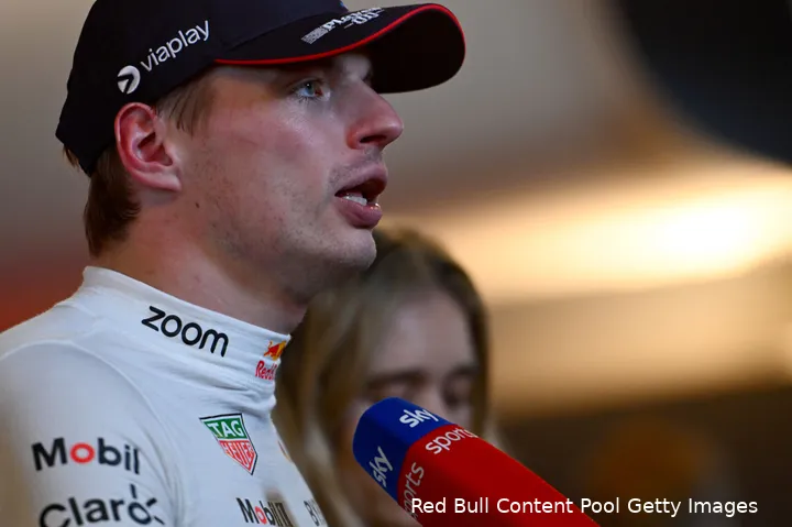 De straf voor Verstappen na zijn uitlatingen wijst volgens Benoit op twee maten en twee gewichten.