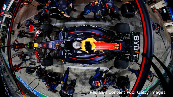 max verstappen red bull racing rb20 qatar pitstop 13