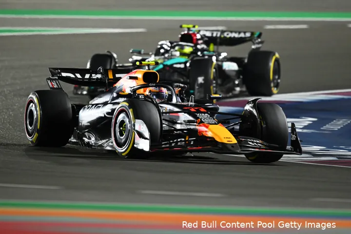<i>Zelfs bij The Race moest Hamilton Pérez achtervolgen.</i>