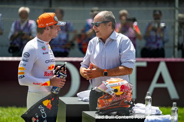 Verstappen en Honda zijn tot 2025 een duo, maar vanaf 2026 kan hij herenigen met het Japanse merk en met Newey tegelijkertijd.