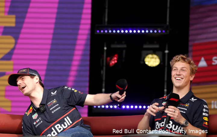 Verstappen en nieuwe teamgenoot Lawson trappen lol in Melbourne.