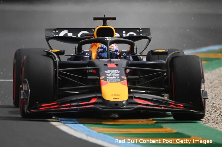 Voor Verstappen is alleen belangrijk wat op de baan gebeurt.
