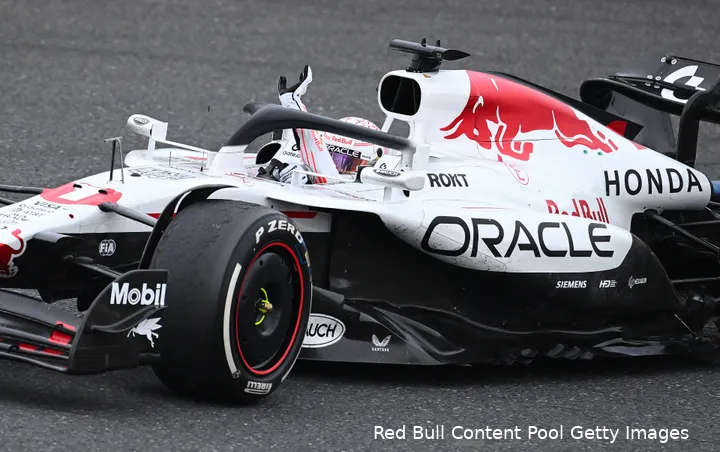 max verstappen win japan livery red bull racing 923 1 zwaai rb21 7