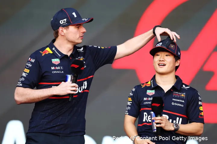 max verstappen yuki tsunoda grappig 2025 bahrein