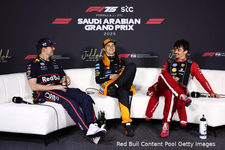 Leclerc is na afloop van de Grand Prix in een zeer goede bui.